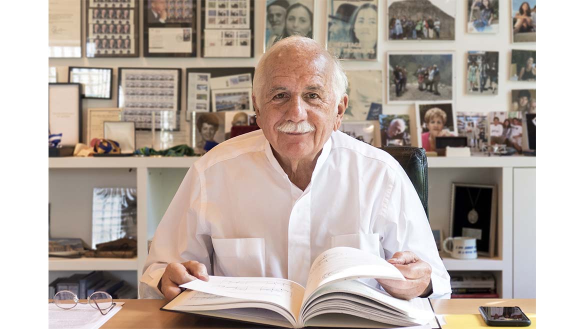 Moshe Safdie.